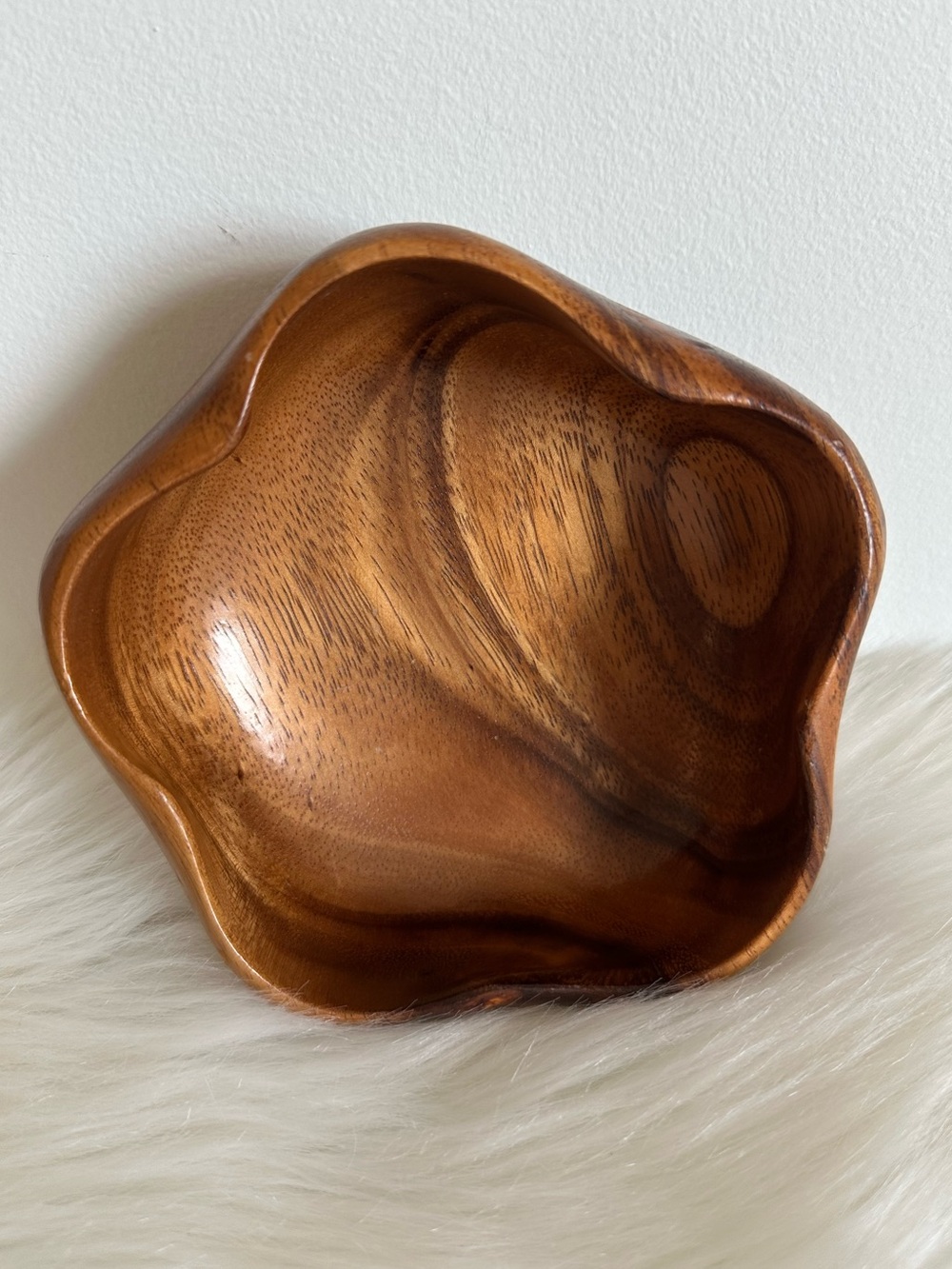 Vintage Hand-Carved Hawaiian Monkey Pod Wooden Bowl - Rich Walnut Tones